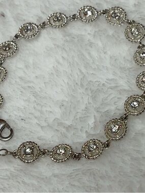 GV9 Delicate Gorgeous Silver Crystal Bracelet - Women Jewelry